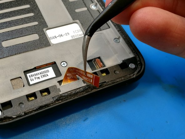 Alcatel Go Play (7048W) Teardown, Detaching the charging port: crwdns2935265:09crwdnd2935265:03crwdnd2935265:03crwdne2935265:0