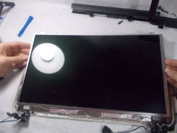 Toshiba Satellite L55t-B5271 Screen Replacement: crwdns2935265:010crwdnd2935265:02crwdnd2935265:03crwdne2935265:0