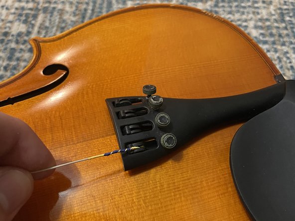 Violin String Replacement, Restringing: passo 4, immagine 2 di 3