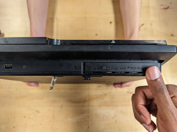 PlayStation 3 Slim Thermal Paste Replacement, Hard drive cover: crwdns2935265:03crwdnd2935265:02crwdnd2935265:03crwdne2935265:0