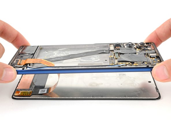 Motorola Edge 5G UW (2022) Display Replacement, Remove the display: crwdns2935265:034crwdnd2935265:02crwdnd2935265:03crwdne2935265:0