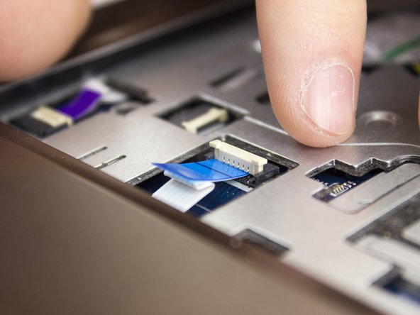 Dell Inspiron 17R-5737 Screen Replacement: crwdns2935265:011crwdnd2935265:02crwdnd2935265:03crwdne2935265:0