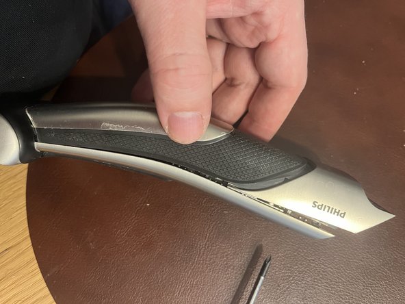 Teardown Philips BG7025, Gehäuse öffnen: Schritt 5, Bild 3 von 3