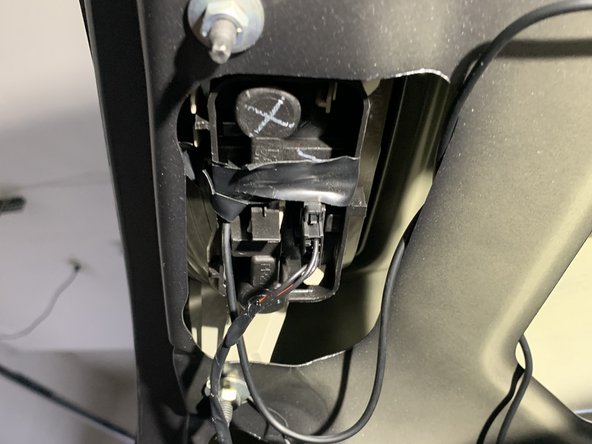 2008-2011 Saab 9-3 Reverse Light Replacement: passo 8, immagine 3 di 3