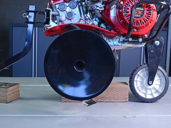 Honda FC600 Tiller Tine Replacement, Remove the Tine: crwdns2935265:05crwdnd2935265:03crwdnd2935265:03crwdne2935265:0