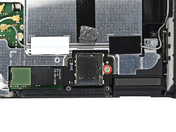 Nintendo Switch 2 MicroSD Card Reader Replacement, Remove the MicroSD card reader: crwdns2935265:023crwdnd2935265:01crwdnd2935265:02crwdne2935265:0