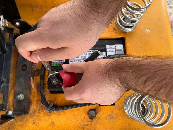 Cub Cadet LT1042 Starter Replacement, Starter: crwdns2935265:01crwdnd2935265:02crwdnd2935265:03crwdne2935265:0