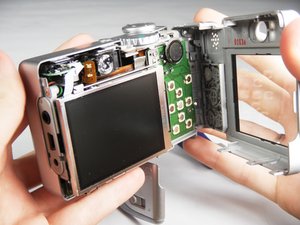 Remplacement de la batterie de l'horloge Canon PowerShot A590 IS - Tutoriel  de réparation iFixit