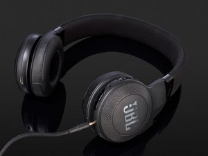 Why won t my headphones charge or turn on Please help JBL E45BT