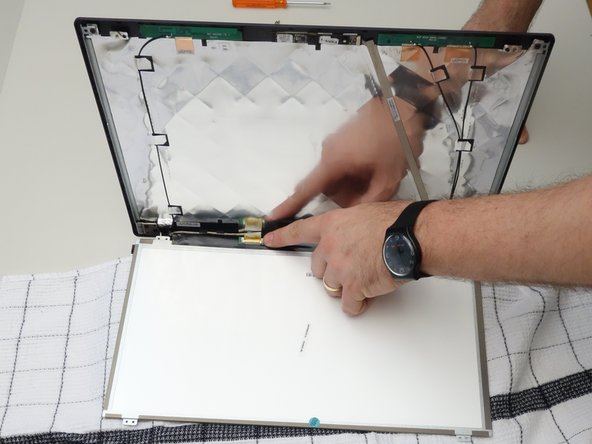 why! W650SZ LCD Screen Replacement, Disconnect the LCD Cable: crwdns2935265:07crwdnd2935265:02crwdnd2935265:03crwdne2935265:0