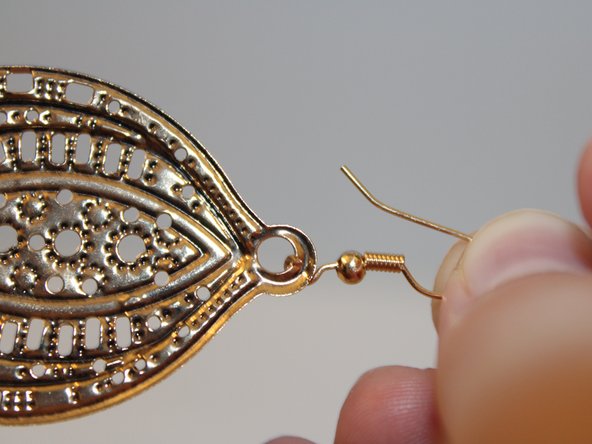 How to Repair Hook Earrings: crwdns2935265:03crwdnd2935265:03crwdnd2935265:03crwdne2935265:0