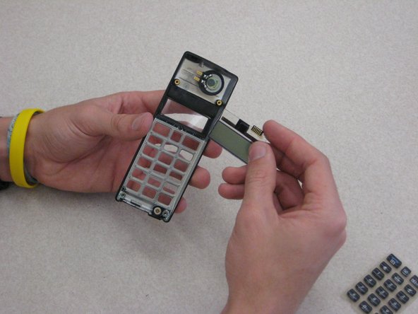 Disassembling Ericsson CF 388 LCD Display Screen: crwdns2935265:08crwdnd2935265:02crwdnd2935265:03crwdne2935265:0