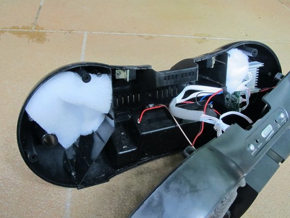 Opening the Sirius SP-B1 Sportster Boombox: crwdns2935265:04crwdnd2935265:03crwdnd2935265:03crwdne2935265:0