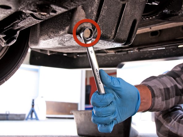 1984-1991 BMW 3 Series Oil Change (Straight 6 Models), Installing the Drain Plug: crwdns2935265:013crwdnd2935265:02crwdnd2935265:02crwdne2935265:0