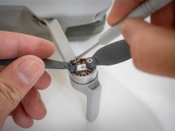 DJI Mini 2 SE Propeller Replacement: crwdns2935265:00crwdnd2935265:01crwdnd2935265:02crwdne2935265:0