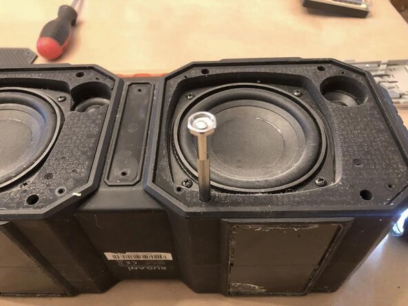 Bugani M83 wireless speaker Battery Replacement: adım 15, 3 resimden 1.