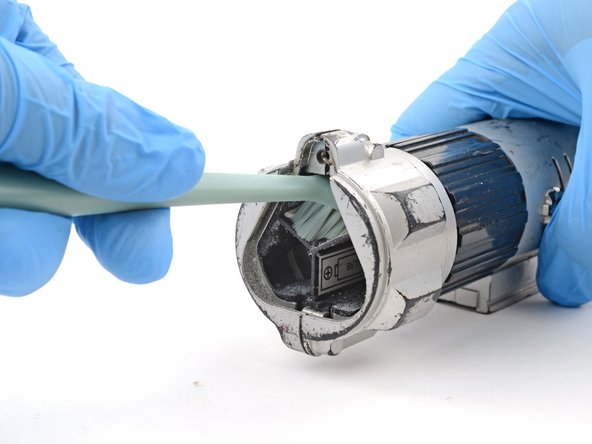 How to Clean Corroded Battery Terminals, Remove any stuck batteries: crwdns2935265:04crwdnd2935265:02crwdnd2935265:02crwdne2935265:0