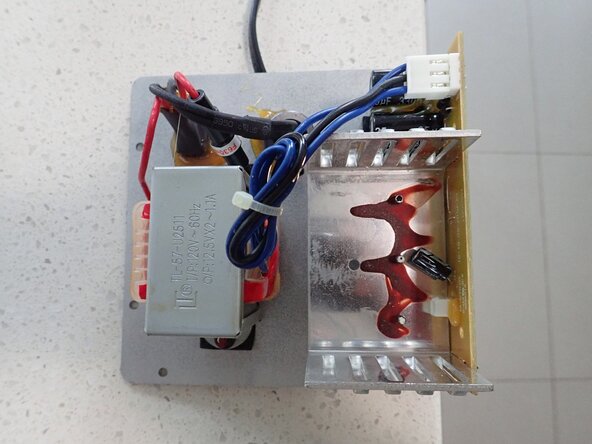 Disassembling Headrush 8044069 Multimedia Bluetooth Subwoofer/Amp assembly, Photo: Plate amp, top.: crwdns2935265:00crwdnd2935265:01crwdnd2935265:01crwdne2935265:0