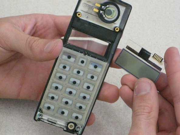 Disassembling Ericsson CF 388 LCD Display Screen: crwdns2935265:08crwdnd2935265:03crwdnd2935265:03crwdne2935265:0