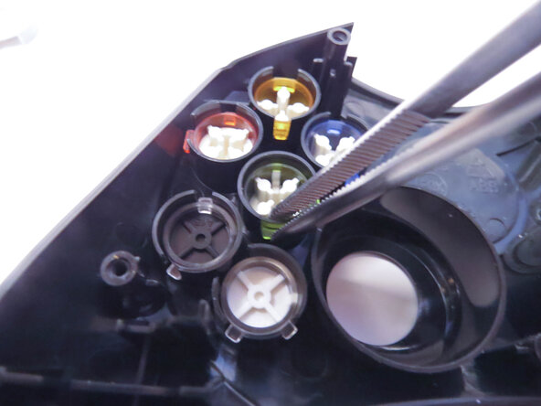 Xbox Controller S Buttons Replacement Guide, Buttons: paso 7, imagen 1 de 3