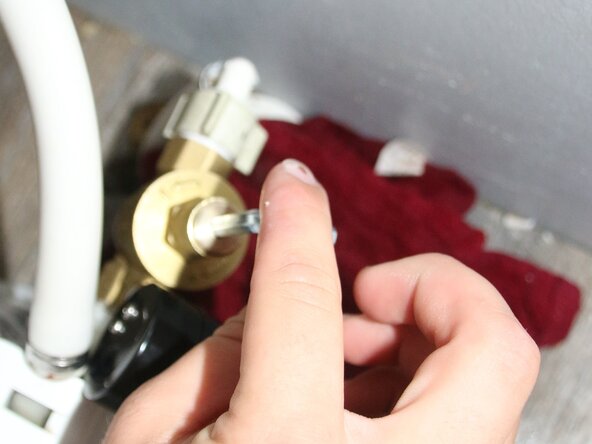 How to Fix RV Toilet Water Pressure: crwdns2935265:013crwdnd2935265:02crwdnd2935265:03crwdne2935265:0