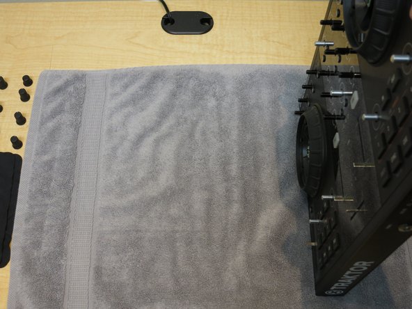 Native Instruments Traktor Kontrol S2 MK1: Disassembly and Jog Wheel Replacement: crwdns2935265:05crwdnd2935265:02crwdnd2935265:03crwdne2935265:0