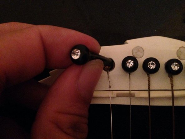 Esteban Crystal Heart Strings Replacement, Inserting the new string on the bridge.: crwdns2935265:03crwdnd2935265:02crwdnd2935265:03crwdne2935265:0