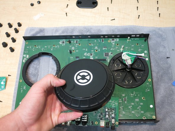 Native Instruments Traktor Kontrol S2 MK1: Disassembly and Jog Wheel Replacement: crwdns2935265:019crwdnd2935265:03crwdnd2935265:03crwdne2935265:0