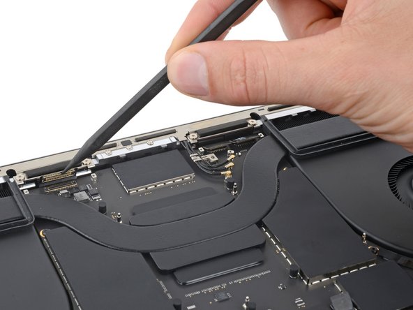 MacBook Pro 16" 2023 Logic Board and Heatsink Removal, Disconnect the display: stap 0, afbeelding 3 van 3