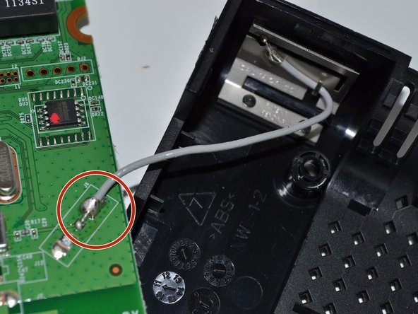 Disassembling the Linksys E1200: crwdns2935265:05crwdnd2935265:02crwdnd2935265:03crwdne2935265:0