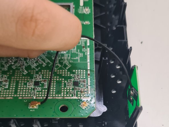 Disassembling the Livebox Router: step 4, image 1 of 3