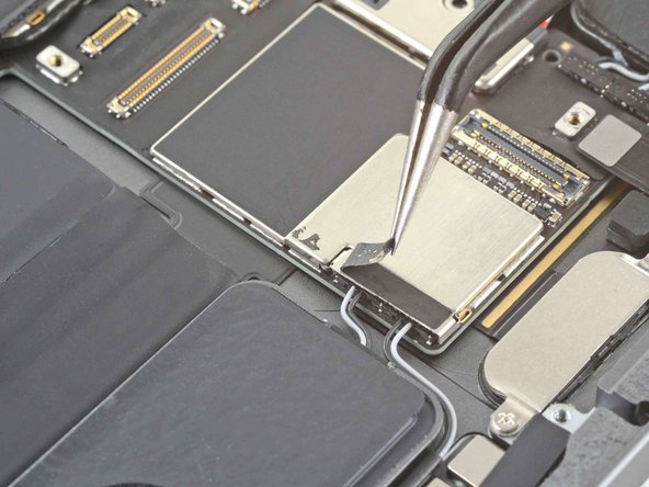 iPad Pro 11" 2nd Gen Logic Board Replacement, Peel back the bottom left speaker bracket tape: crwdns2935265:067crwdnd2935265:02crwdnd2935265:02crwdne2935265:0