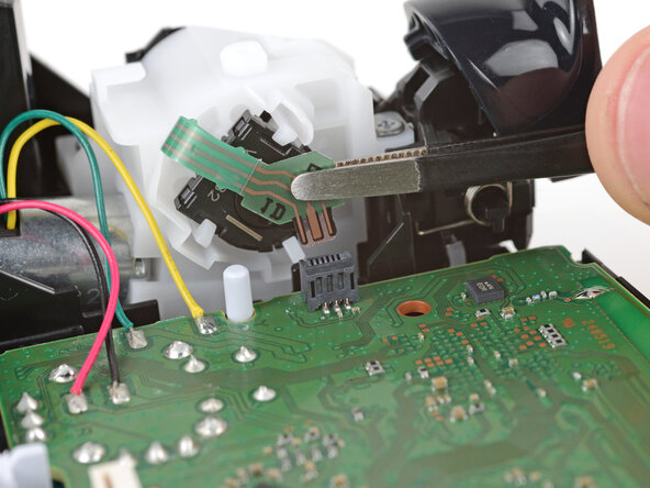 DualSense Controller V5 Buttons Replacement, Disconnect the motherboard: crwdns2935265:021crwdnd2935265:02crwdnd2935265:02crwdne2935265:0