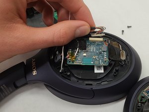 Sustitución de la batería de los auriculares inalámbricos Sony WF-1000XM4 -  Guía de reparación iFixit