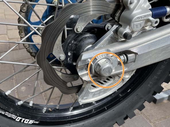 Husqvarna FE 350 Rear Sprocket Replacement: crwdns2935265:08crwdnd2935265:03crwdnd2935265:03crwdne2935265:0