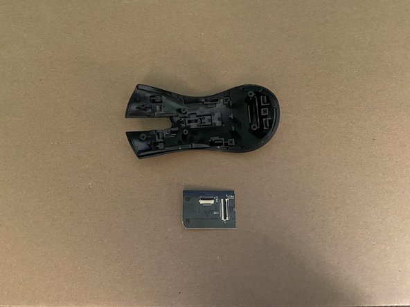 Razer Naga Epic Top Panel Disassembly, Slide PCB away from the top panel: crwdns2935265:03crwdnd2935265:03crwdnd2935265:03crwdne2935265:0