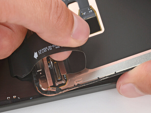 Google Pixel 10 Screen Replacement, Peel up the screen cable: crwdns2935265:011crwdnd2935265:01crwdnd2935265:02crwdne2935265:0