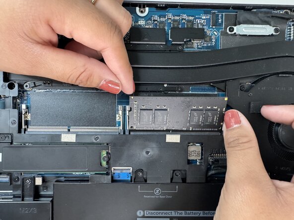 Dell Precision 3541 RAM Replacement: 手順 3、 3の画像 2