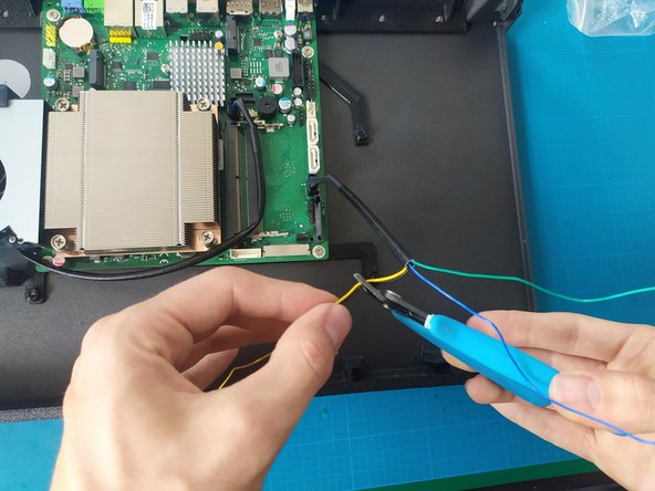 6- Montage PC Infinity, Ajout du bouton et de la LED (suite): étape 18, image 1 de 2