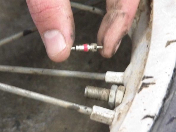 How to change a dirt bike tire: crwdns2935265:04crwdnd2935265:02crwdnd2935265:03crwdne2935265:0