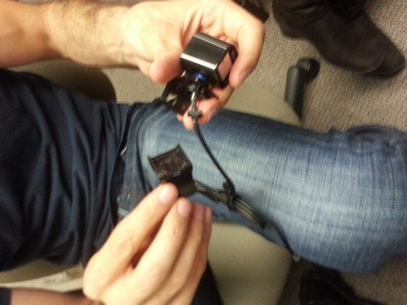 Dis/assembling Eye/Pupil Camera Housing: 步骤 17 中的图像 2，2