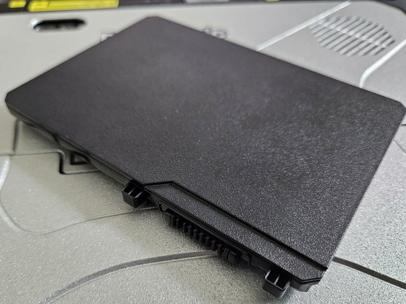 Replacement of Batteries of Panasonic Toughbook 2-in-1 CF-33, Inspection of replacement battery: step 5, image 1 of 1