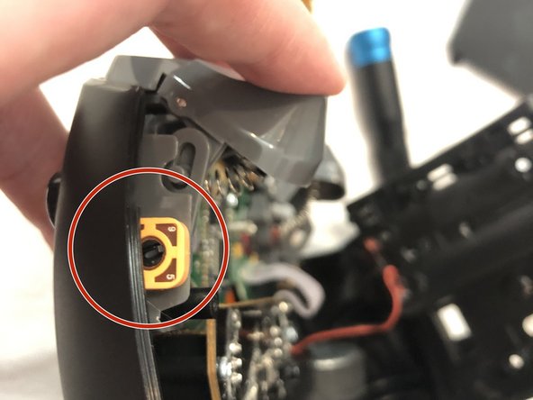 SteelSeries Stratus XL Trigger Cleaning: шаг 4, изображение 2 из 2