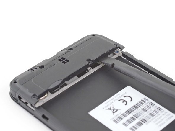 Motorola Moto E6 Plus Loudspeaker Replacement, Unclip the loudspeaker: crwdns2935265:08crwdnd2935265:02crwdnd2935265:02crwdne2935265:0