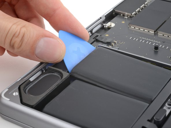 MacBook Pro 14" Late 2023 (M3) Battery Replacement, Pry up the stuck cells: crwdns2935265:034crwdnd2935265:03crwdnd2935265:03crwdne2935265:0