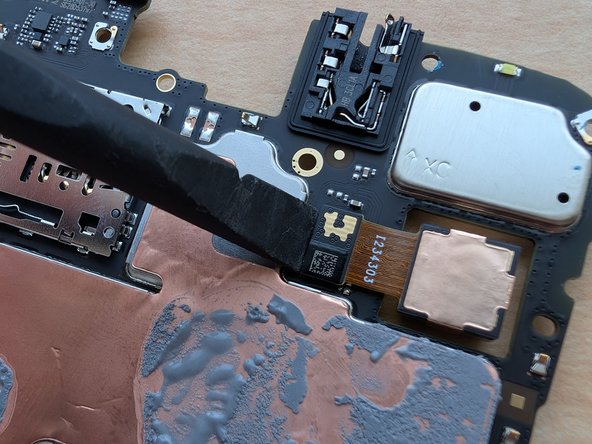 Motorola Moto G Play (2023) Teardown, Remove the cameras: crwdns2935265:09crwdnd2935265:03crwdnd2935265:03crwdne2935265:0