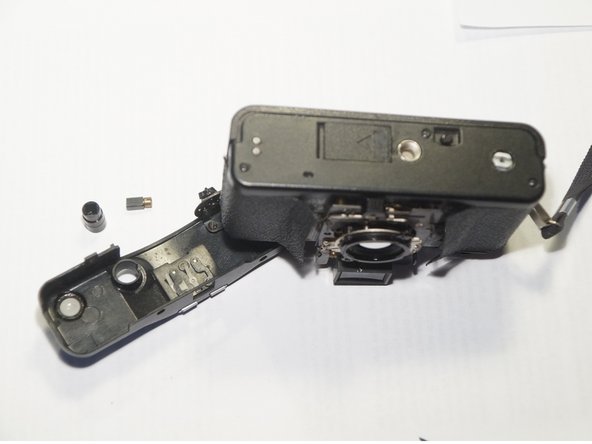 Lomo LC-A sticky shutter repair, top cover removal: crwdns2935265:08crwdnd2935265:03crwdnd2935265:03crwdne2935265:0