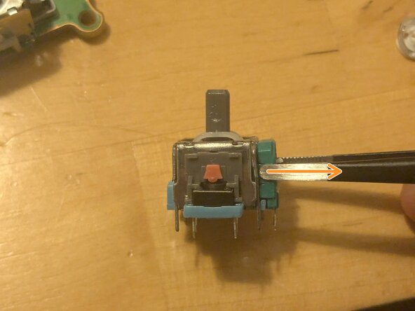 Xbox One Wireless Controller Potentiometer Replacement, Take the new potentiometer: 18 단계, 이미지 3개 중 1개