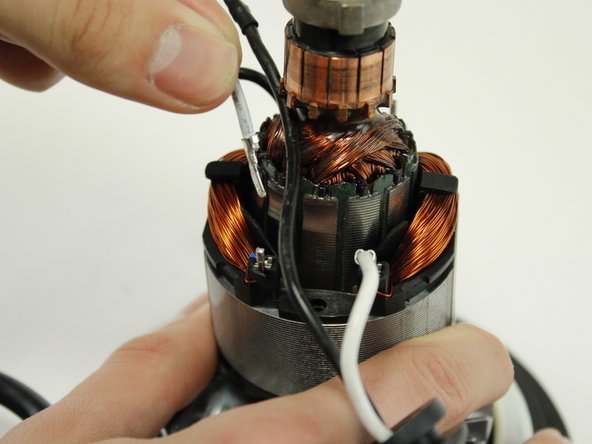 Black and Decker BDERO100 Holder Brush and Spring Replacement: crwdns2935265:010crwdnd2935265:03crwdnd2935265:03crwdne2935265:0