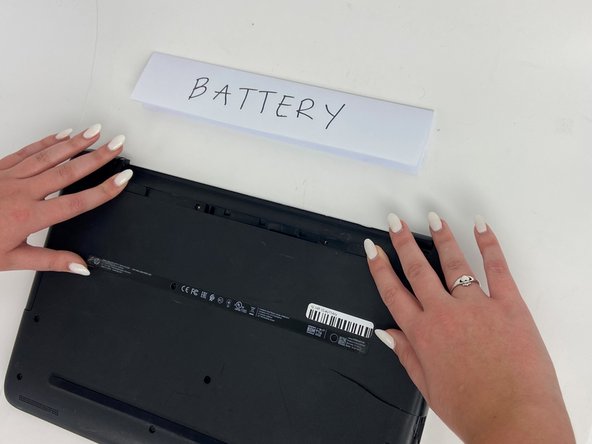 HP 15-ay114cy Fan Replacement, Remove the Battery: crwdns2935265:03crwdnd2935265:02crwdnd2935265:02crwdne2935265:0